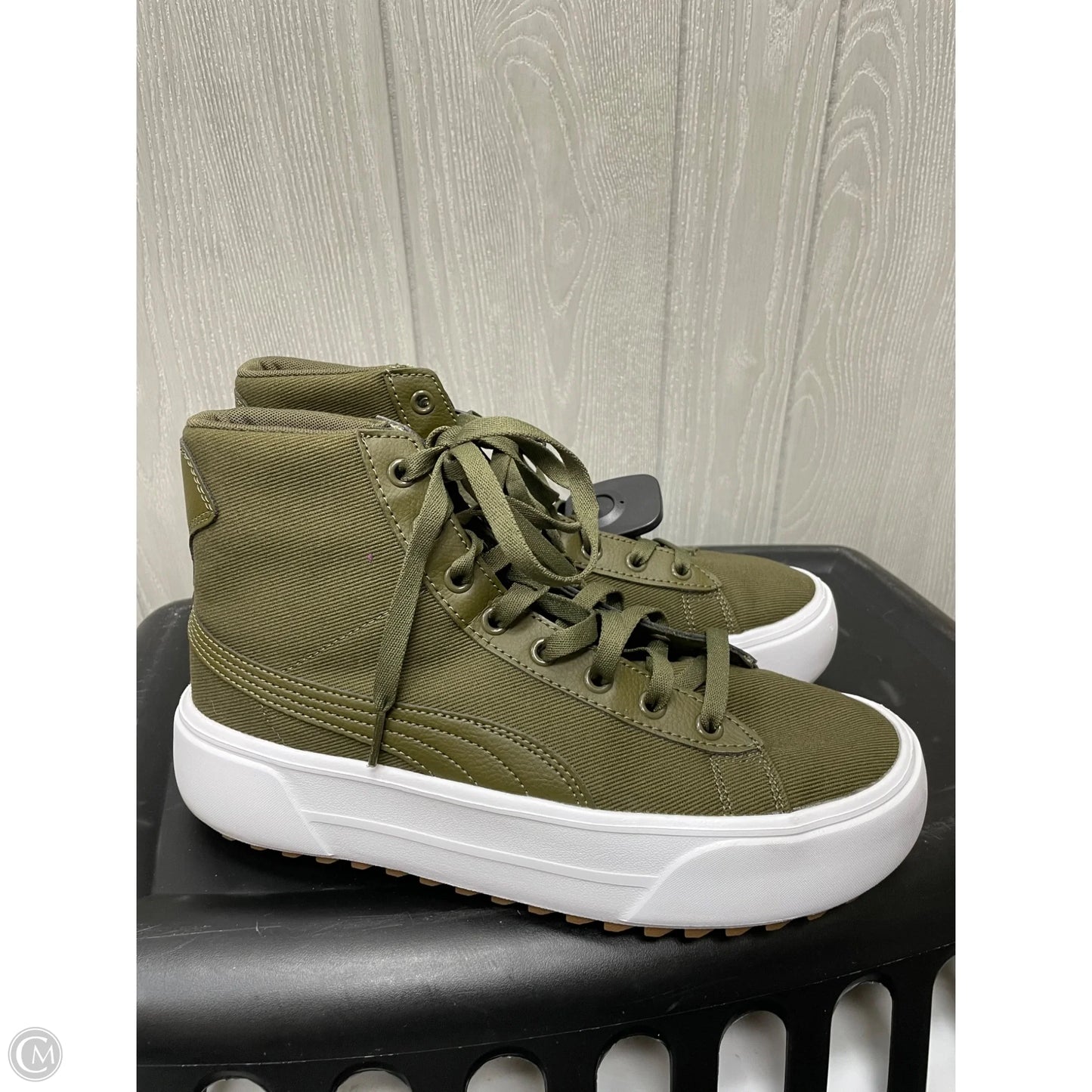 Shoes Sneakers By Puma In Green, Size: 10