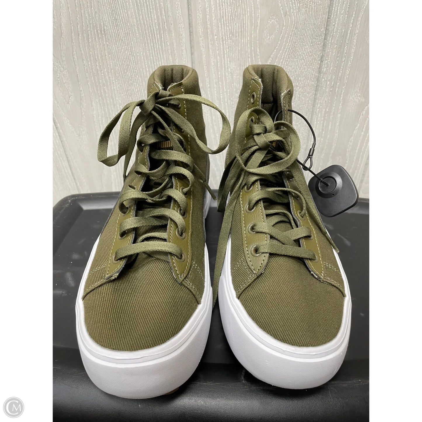 Shoes Sneakers By Puma In Green, Size: 10