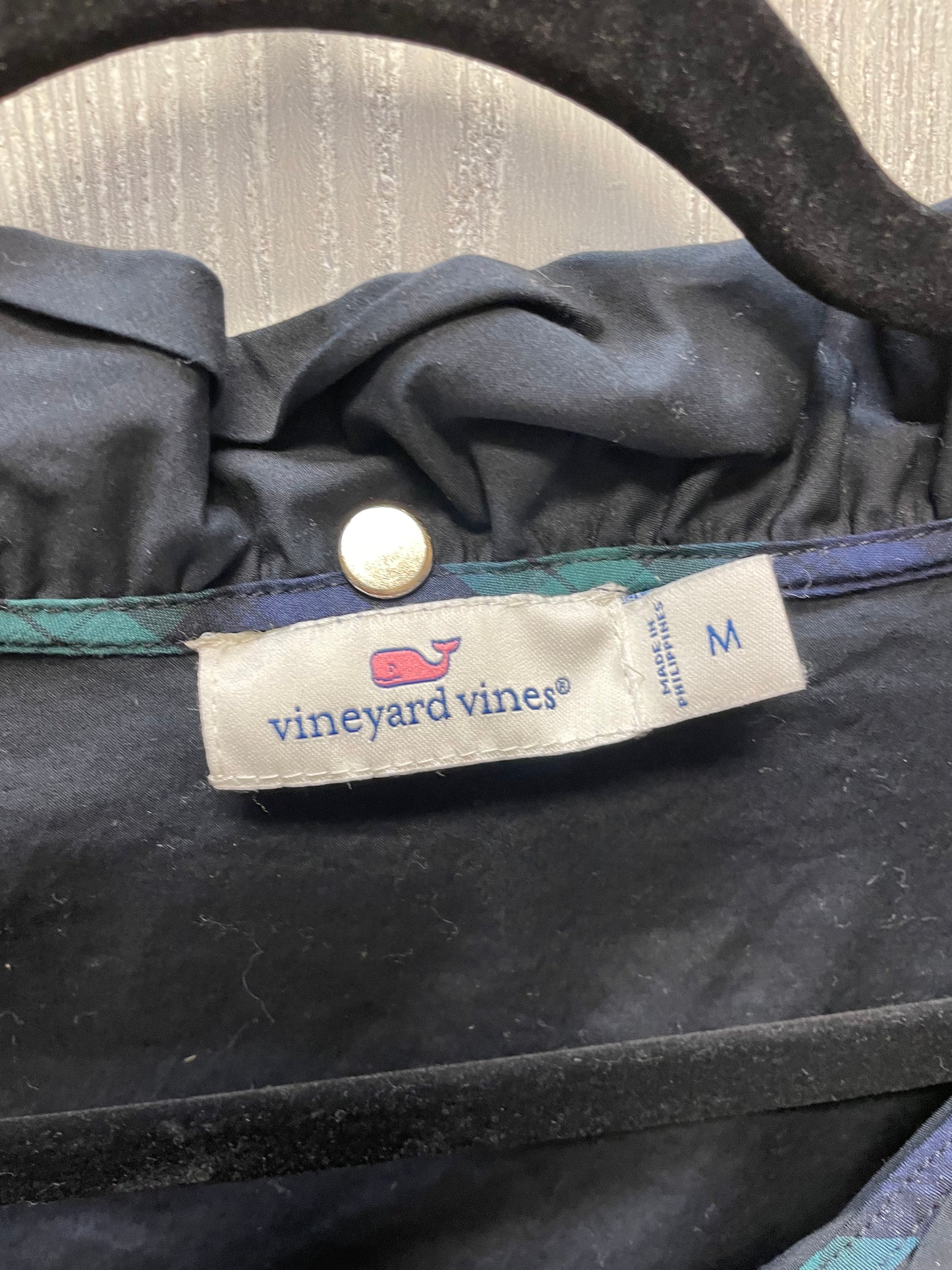 Top Long Sleeve By Vineyard Vines In Black, Size: M