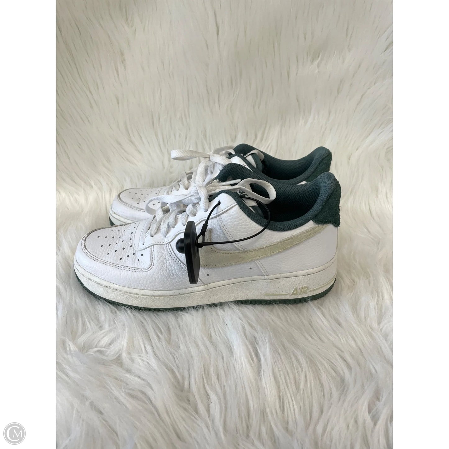 Shoes Sneakers By Nike In Green & White, Size: 9