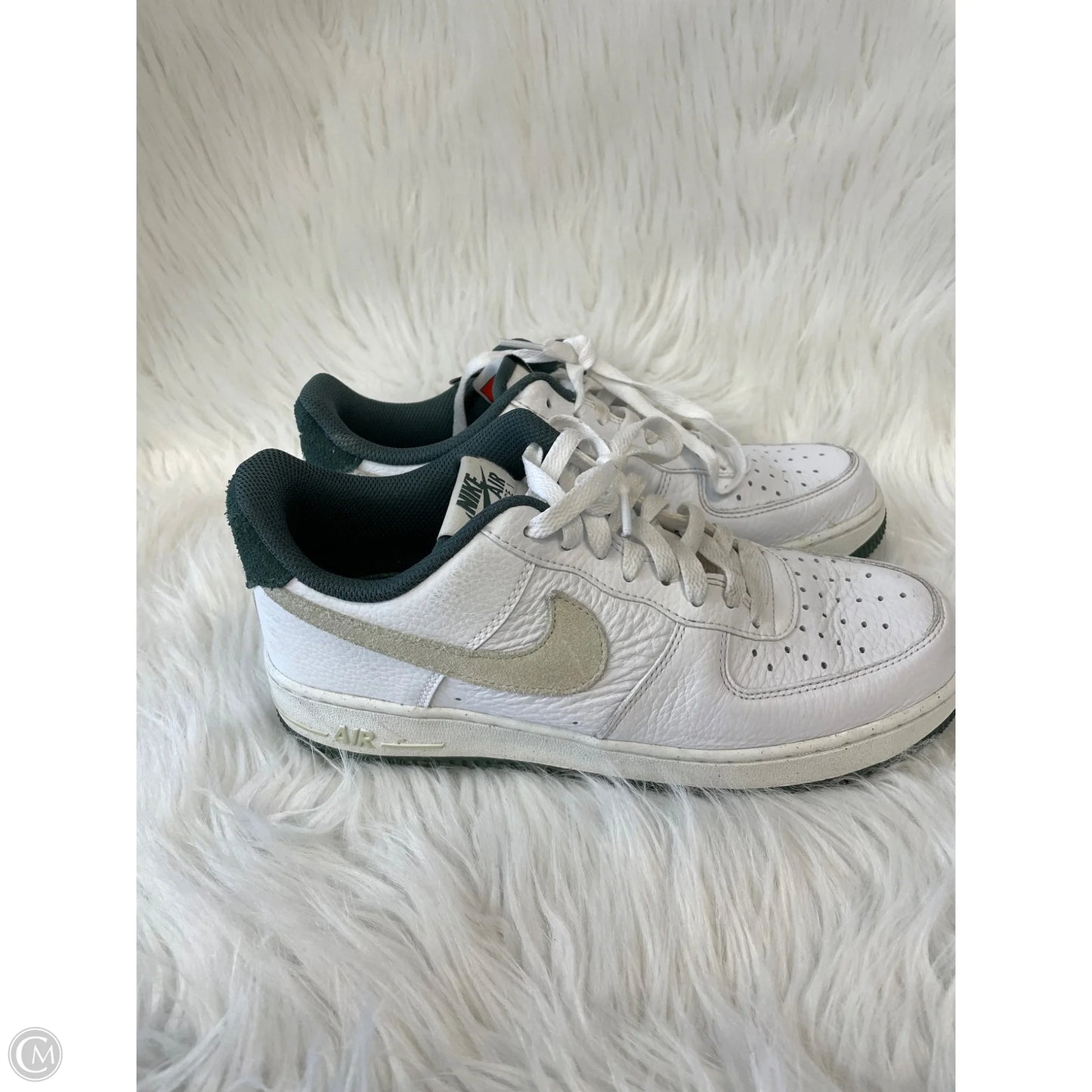 Shoes Sneakers By Nike In Green & White, Size: 9