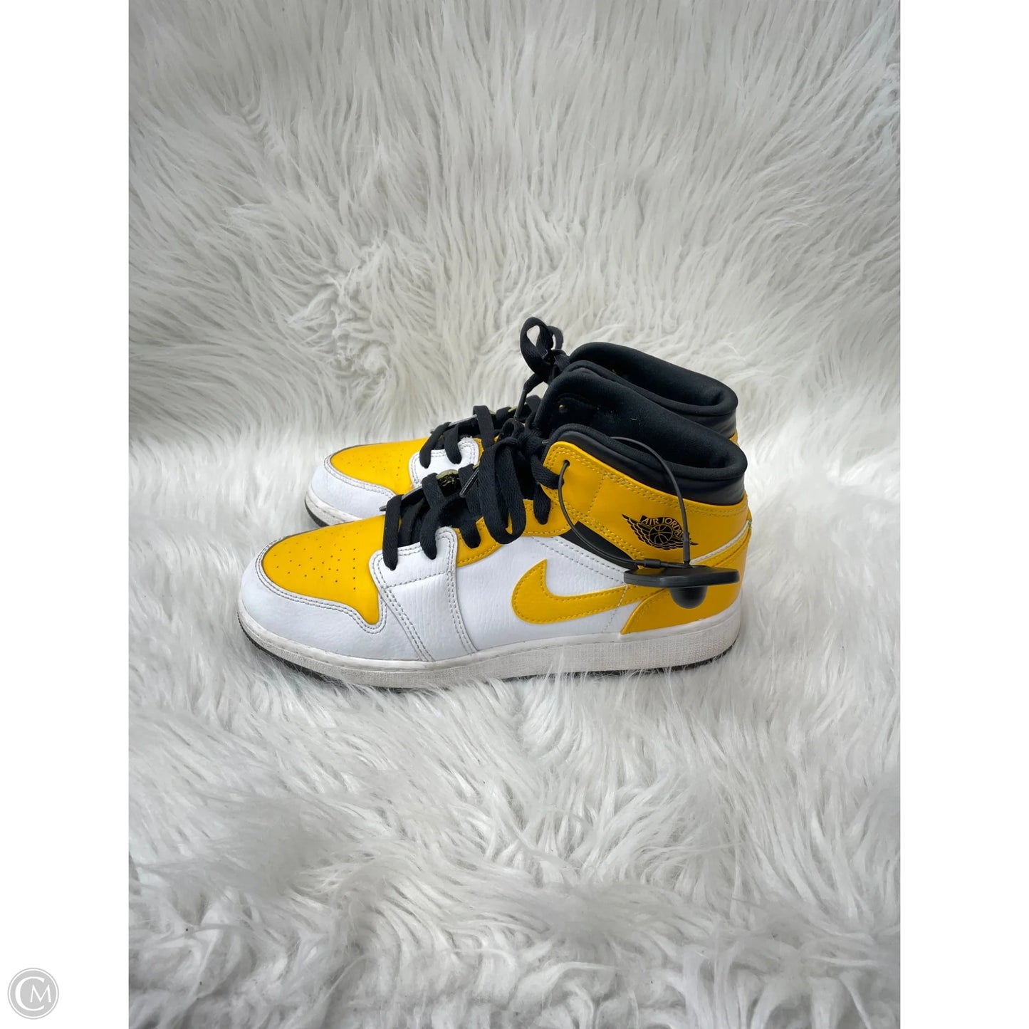 Shoes Athletic By Nike In White & Yellow, Size: 8