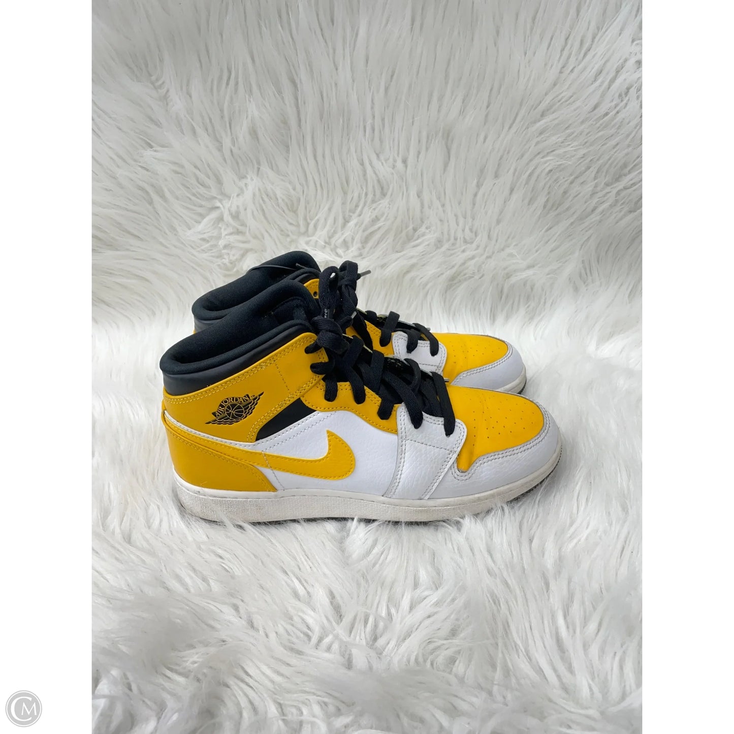 Shoes Athletic By Nike In White & Yellow, Size: 8