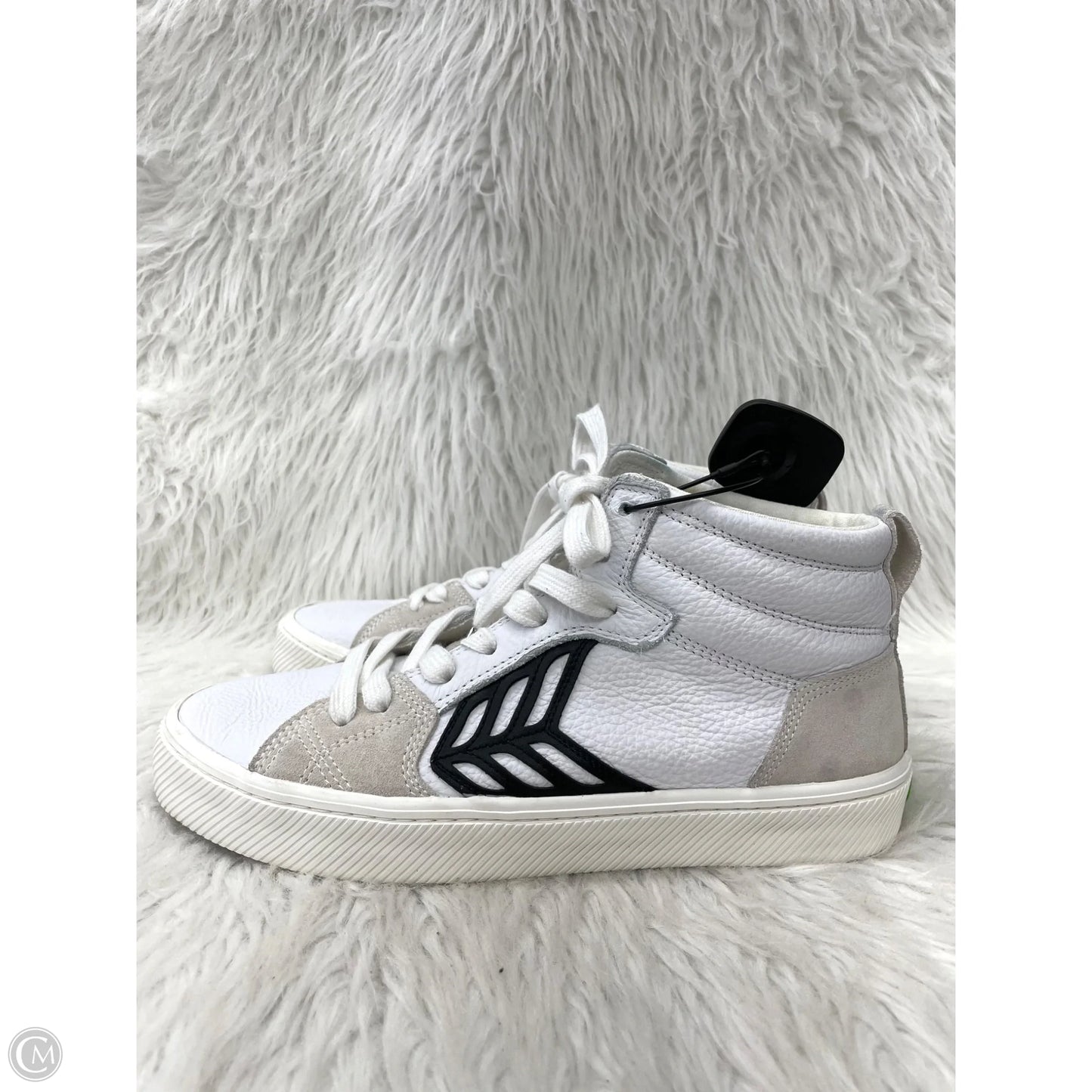 Shoes Sneakers By Cariuma In White, Size: 10