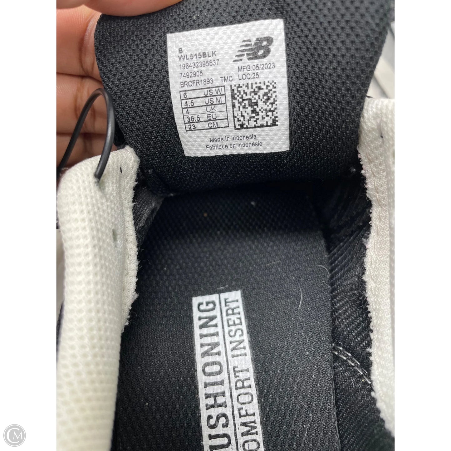 Shoes Athletic By New Balance In Black & White, Size: 6