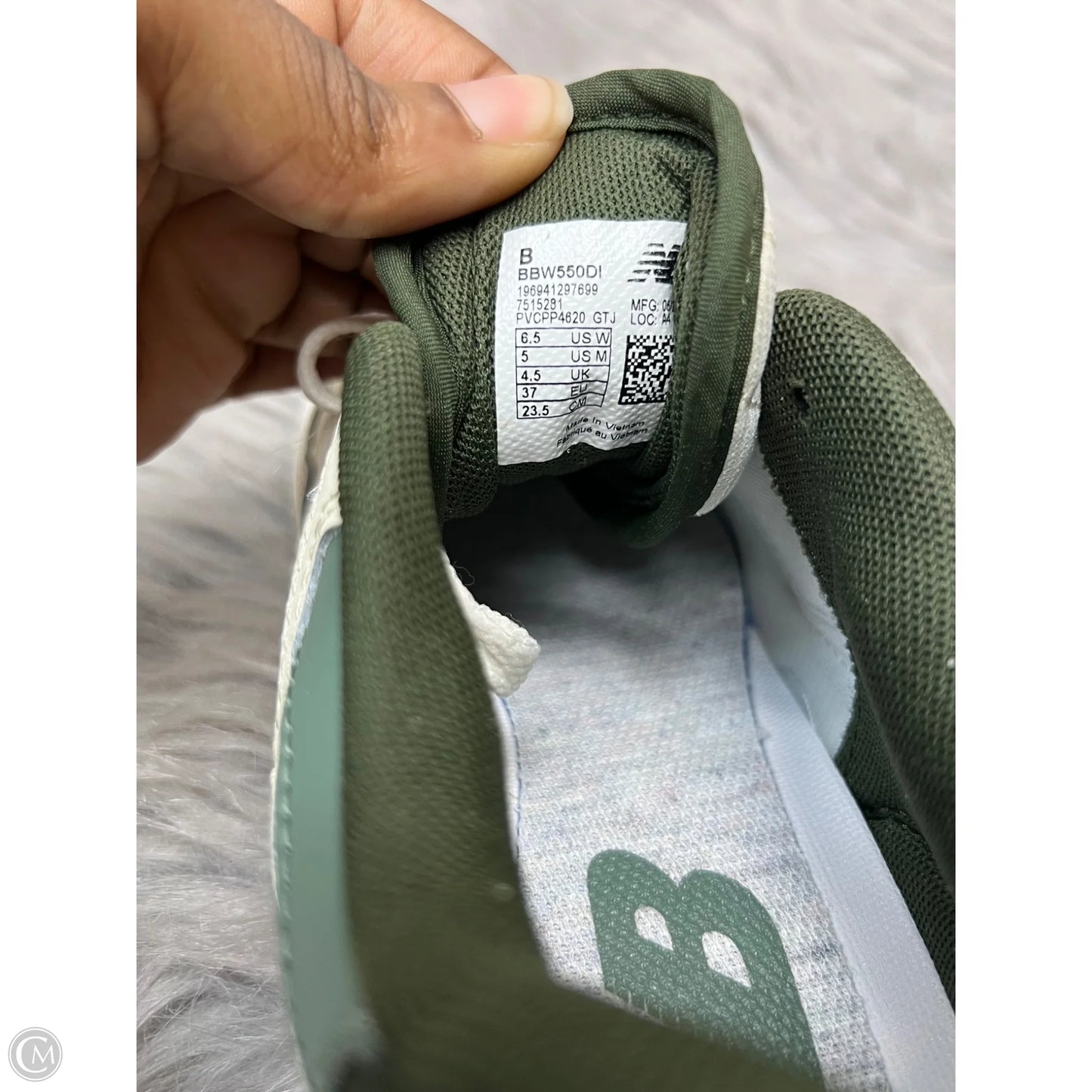 Shoes Sneakers By New Balance In Green & White, Size: 6.5