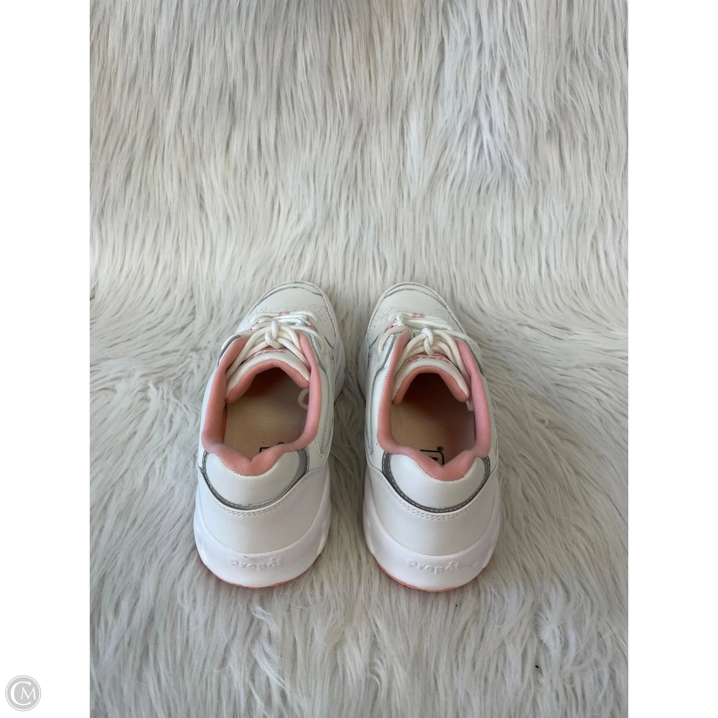 Shoes Athletic By Cmc In White, Size: 8.5