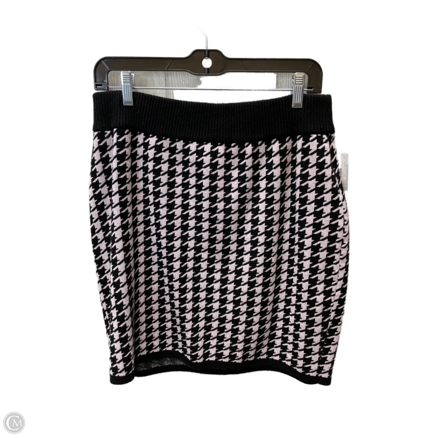 Skirt Mini & Short By Express In Black & Pink, Size: 16