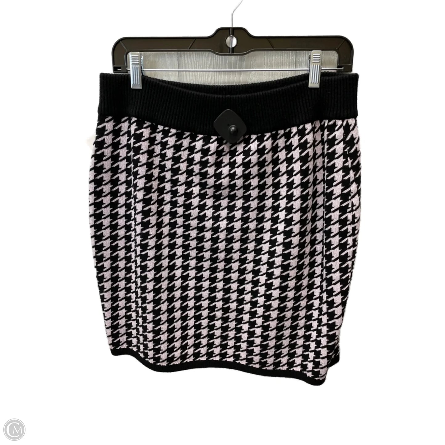 Skirt Mini & Short By Express In Black & Pink, Size: 16