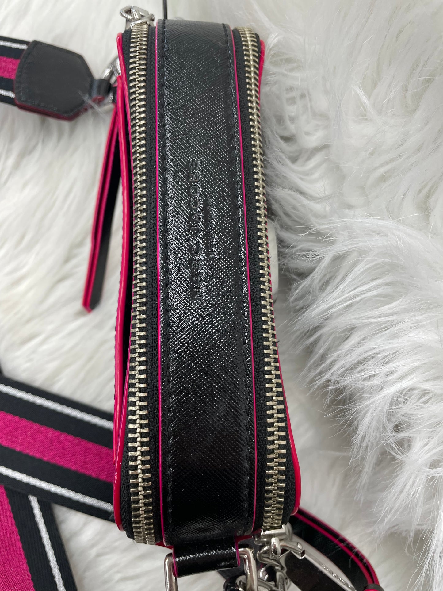 CROSSBODY LUXURY DESIGNER by MARC JACOBS In BLACK & PINK, Size: SMALL