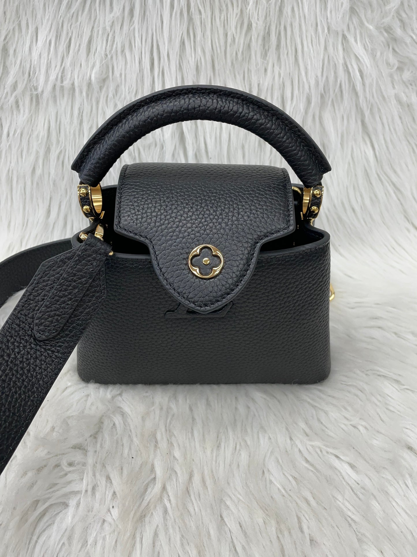 CROSSBODY LUXURY DESIGNER by LOUIS VUITTON In BLACK, Size: SMALL