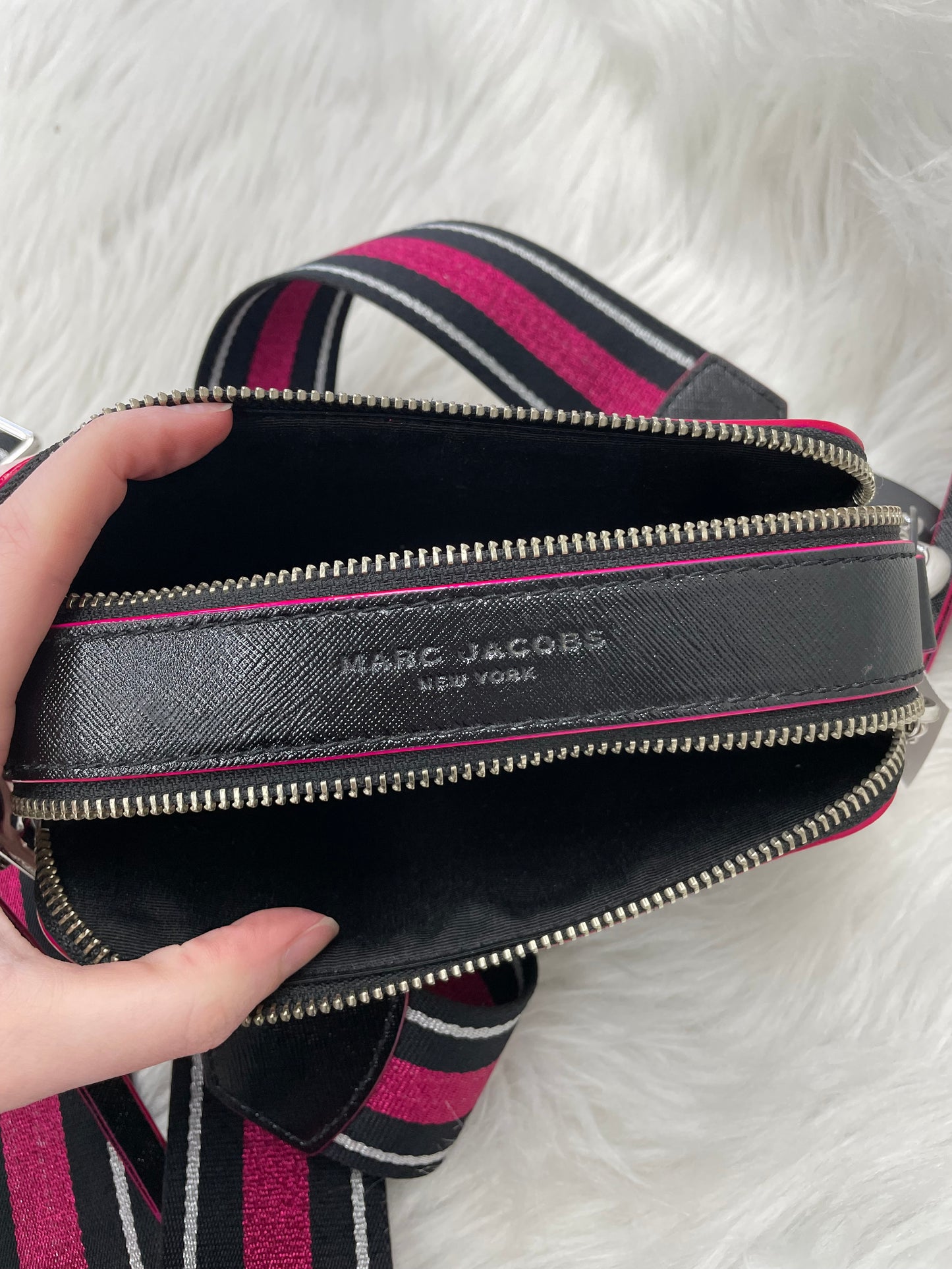 CROSSBODY LUXURY DESIGNER by MARC JACOBS In BLACK & PINK, Size: SMALL