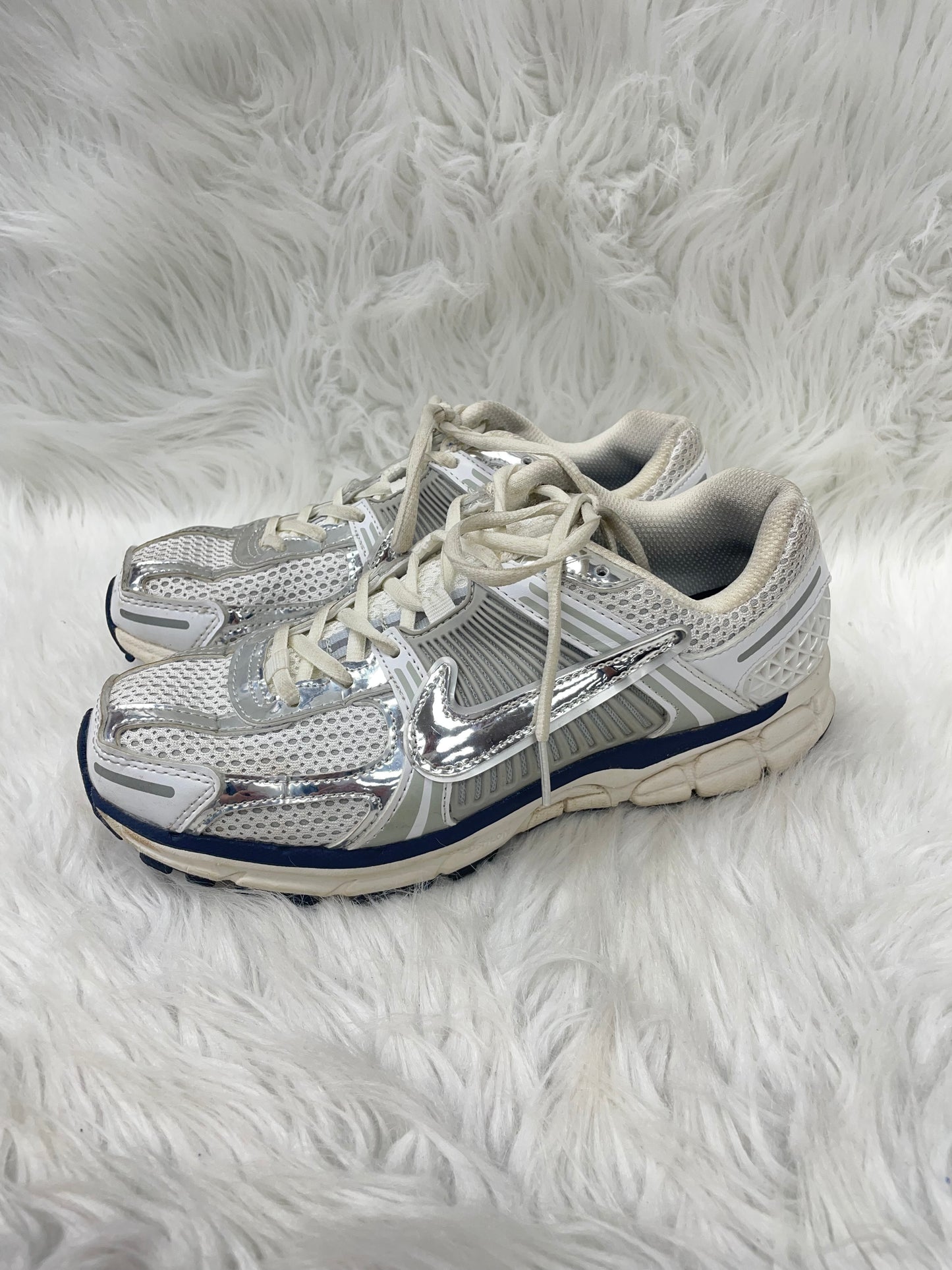 SHOES SNEAKERS by NIKE In GREY & SILVER, Size: 8