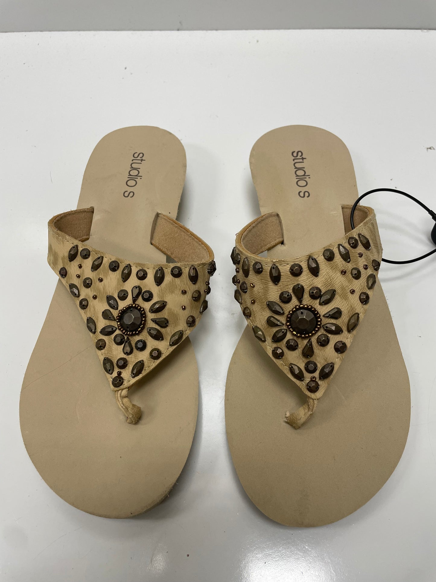 Sandals Flip Flops By Clothes Mentor In Taupe, Size: 7