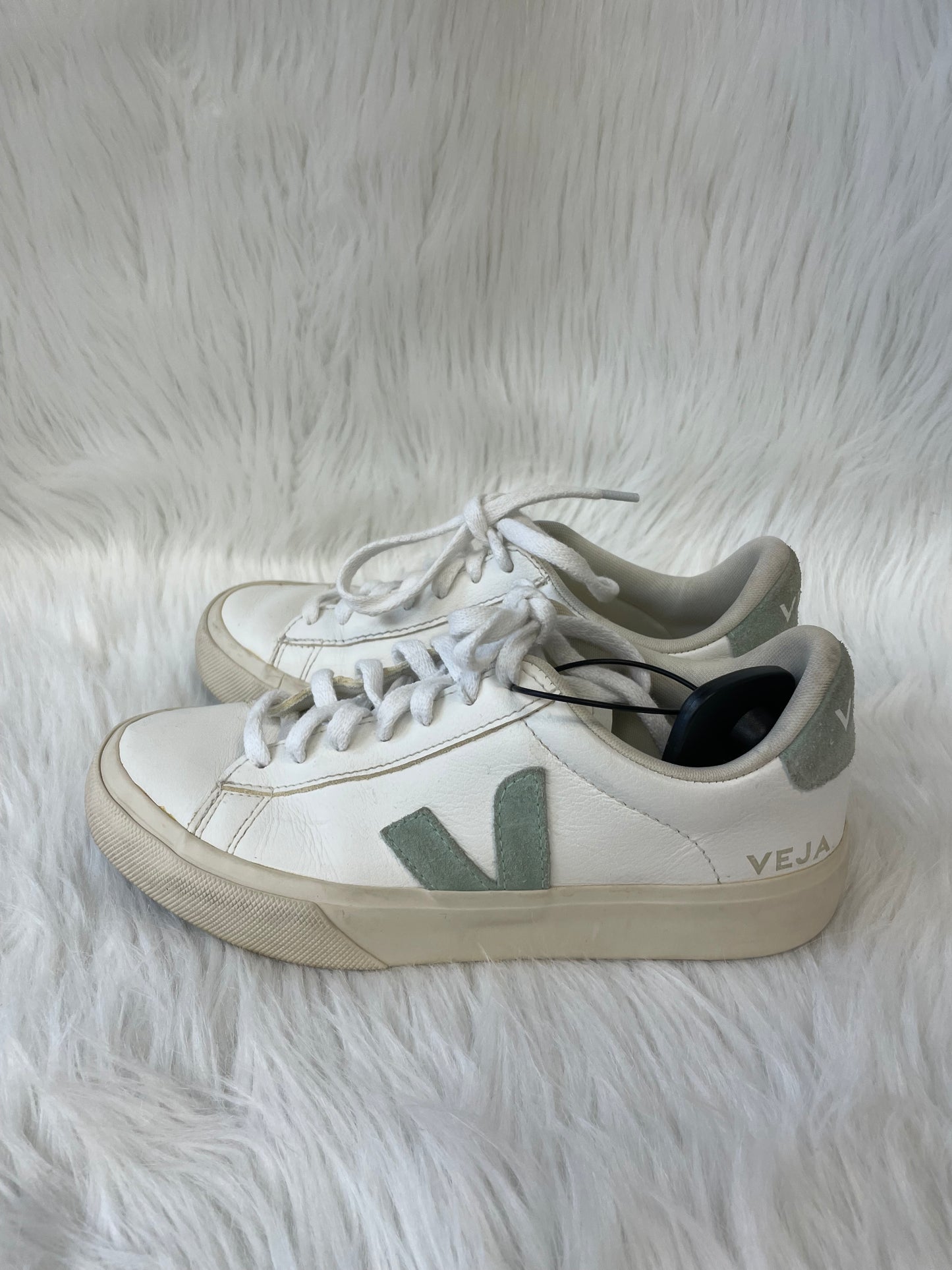 Shoes Sneakers By Veja In Cream & Green, Size: 6