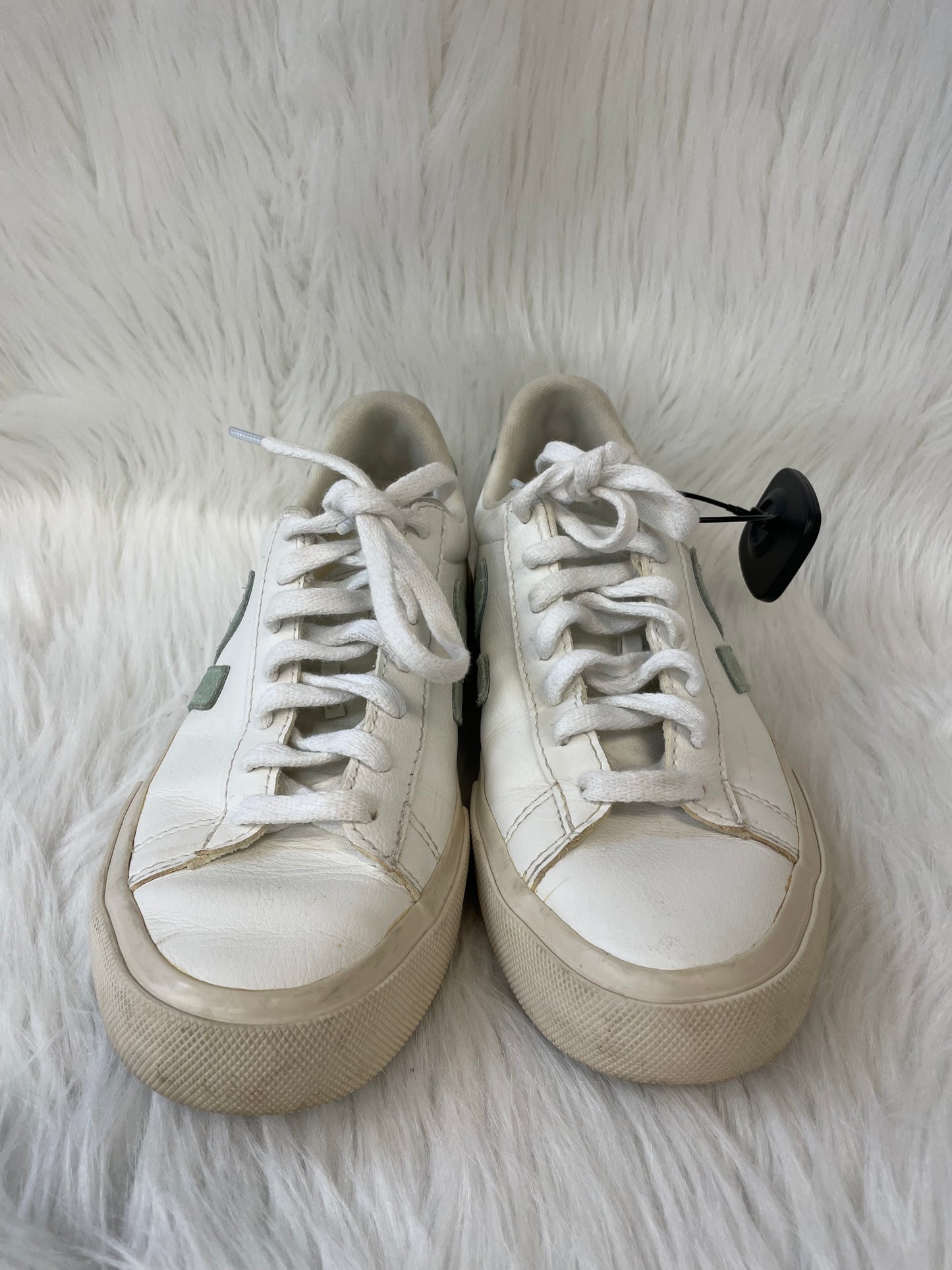 Shoes Sneakers By Veja In Cream & Green, Size: 6