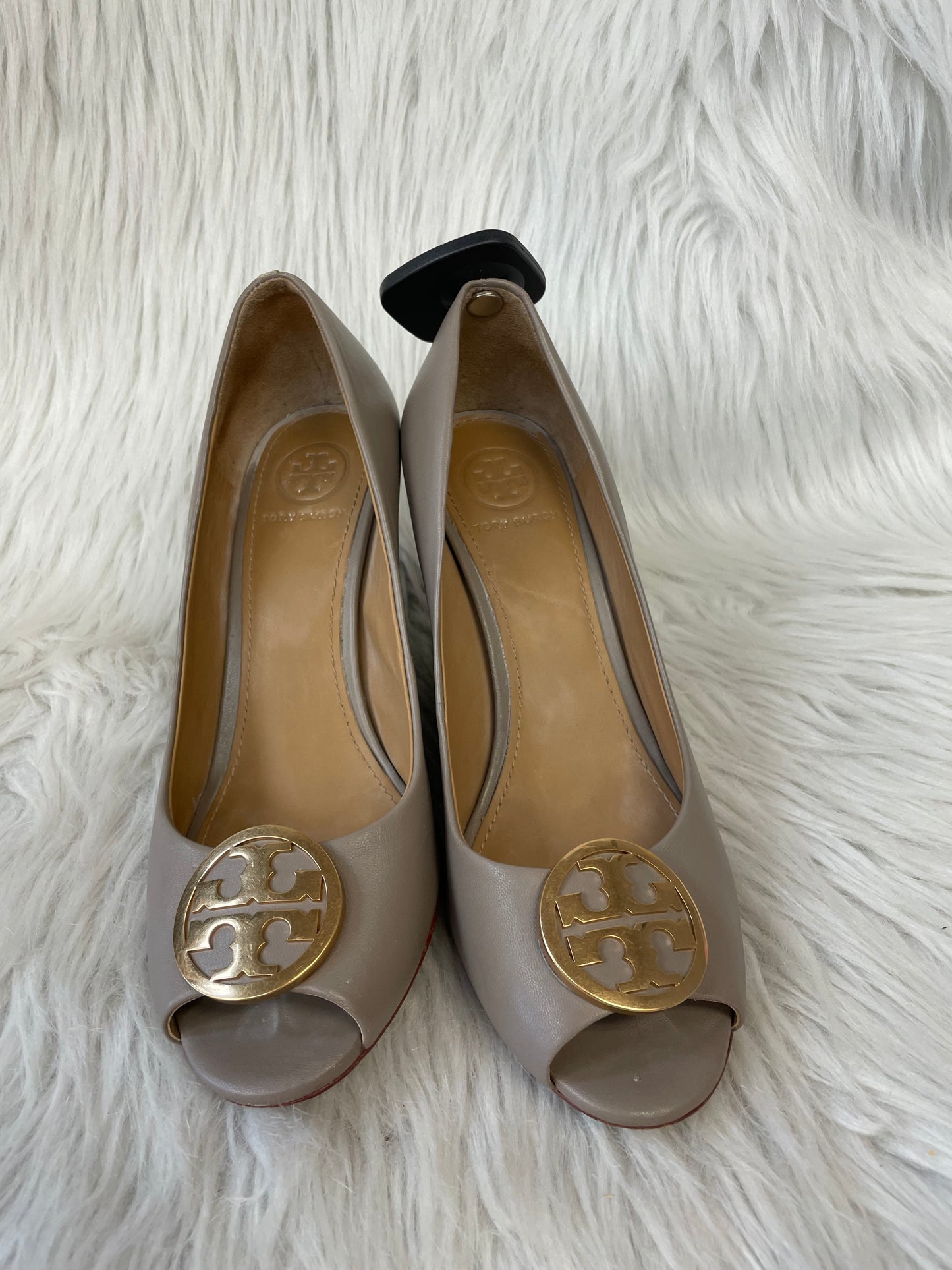 Shoes Designer By Tory Burch In Taupe, Size: 6