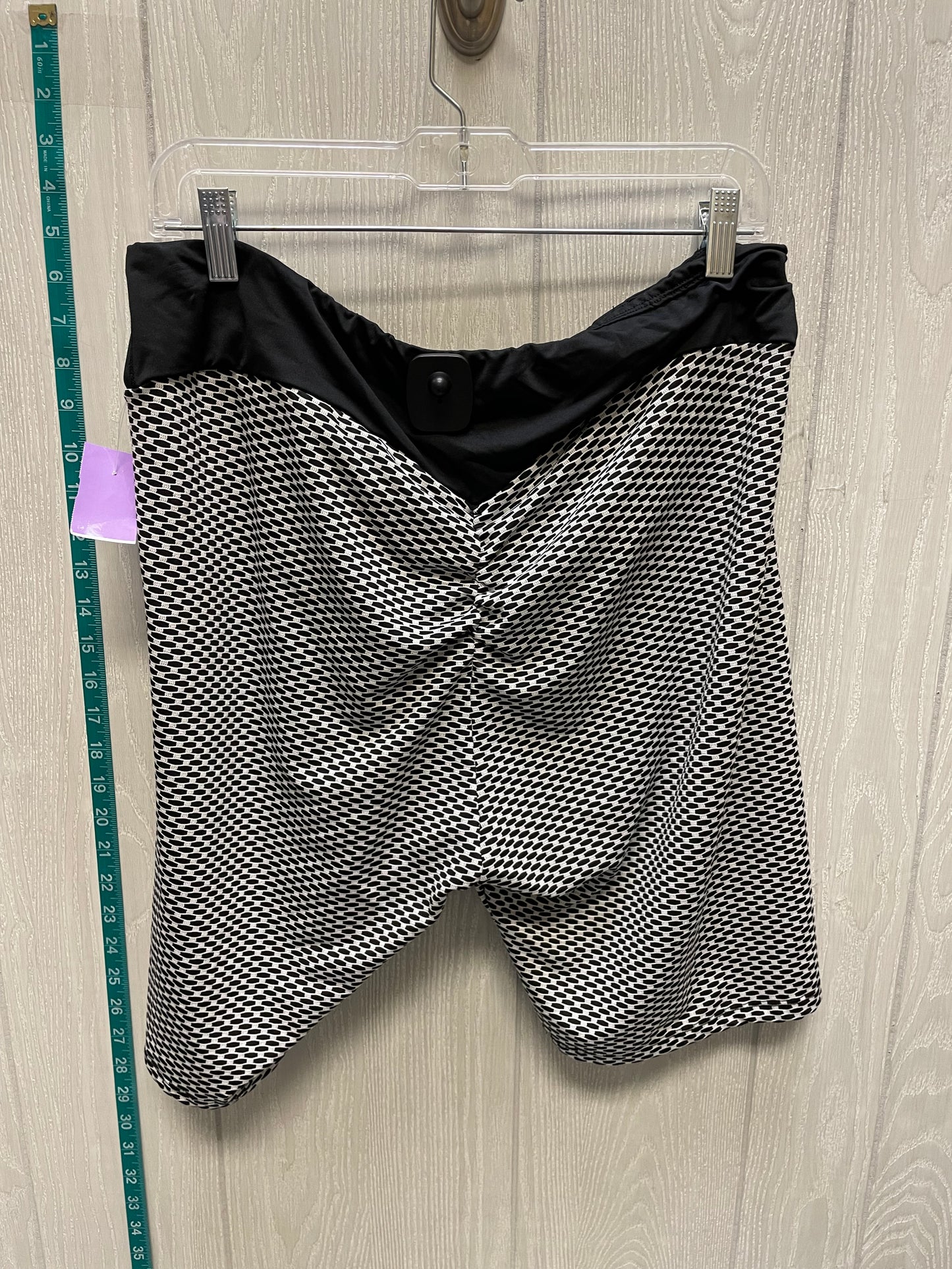 Black & White Shorts Clothes Mentor, Size 1x