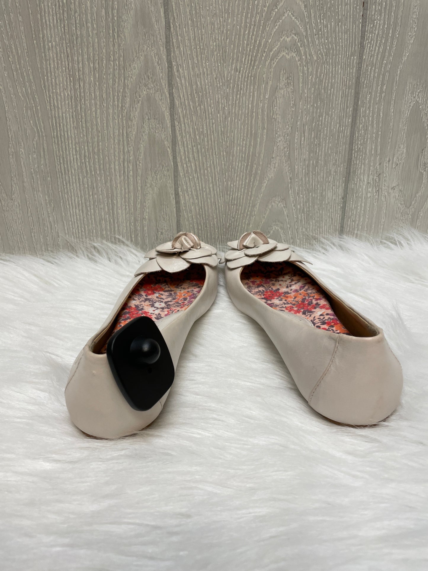 Cream Shoes Flats Born, Size 6.5