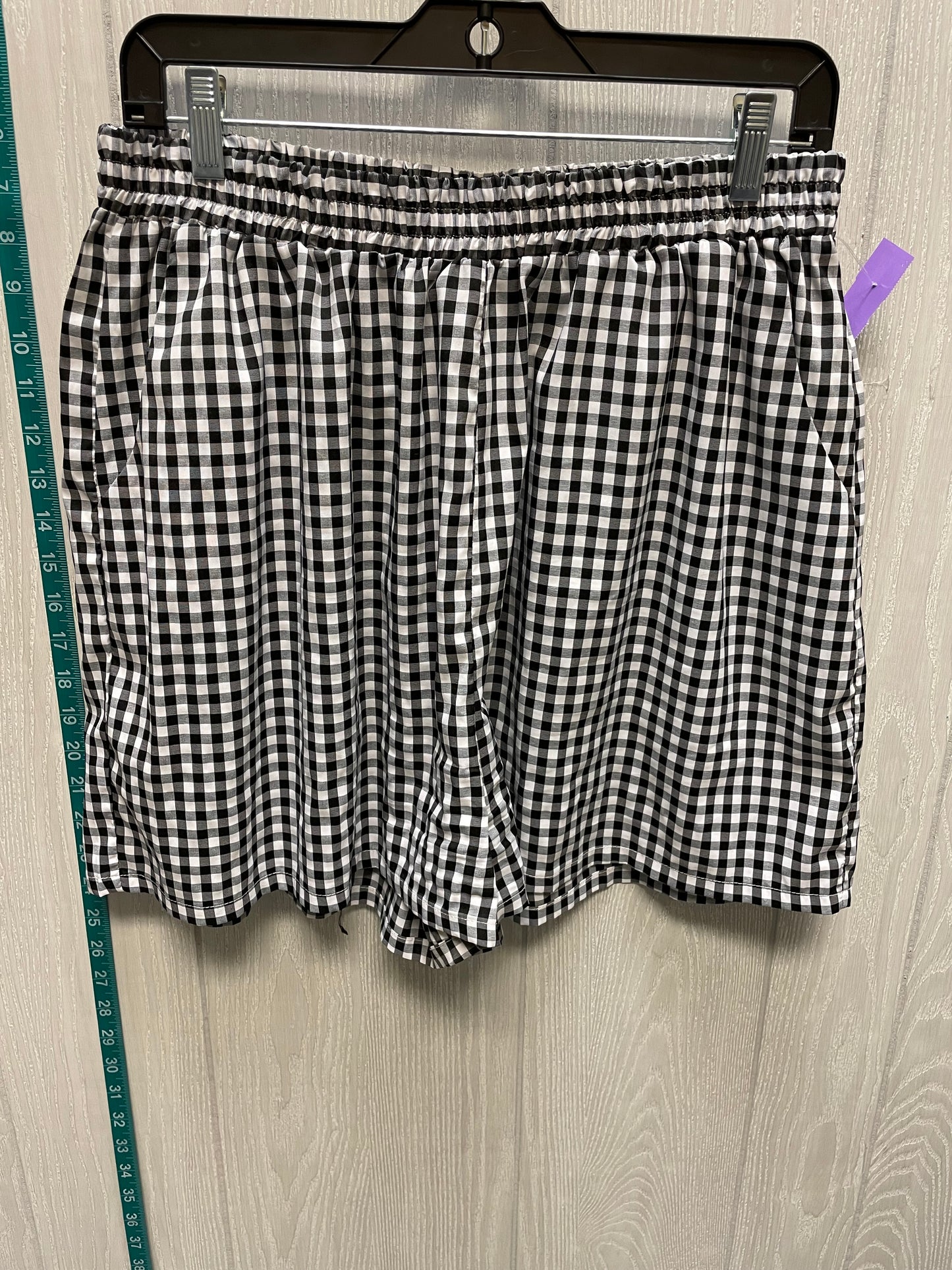 Black & White Shorts Clothes Mentor, Size 22