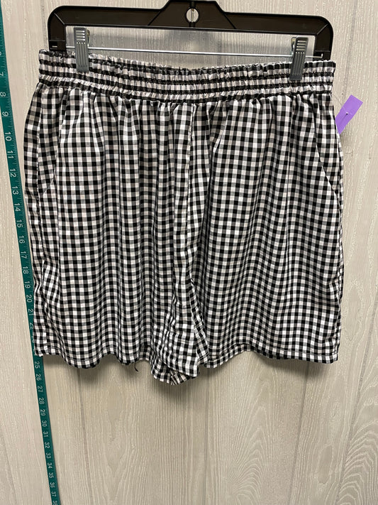 Black & White Shorts Clothes Mentor, Size 22