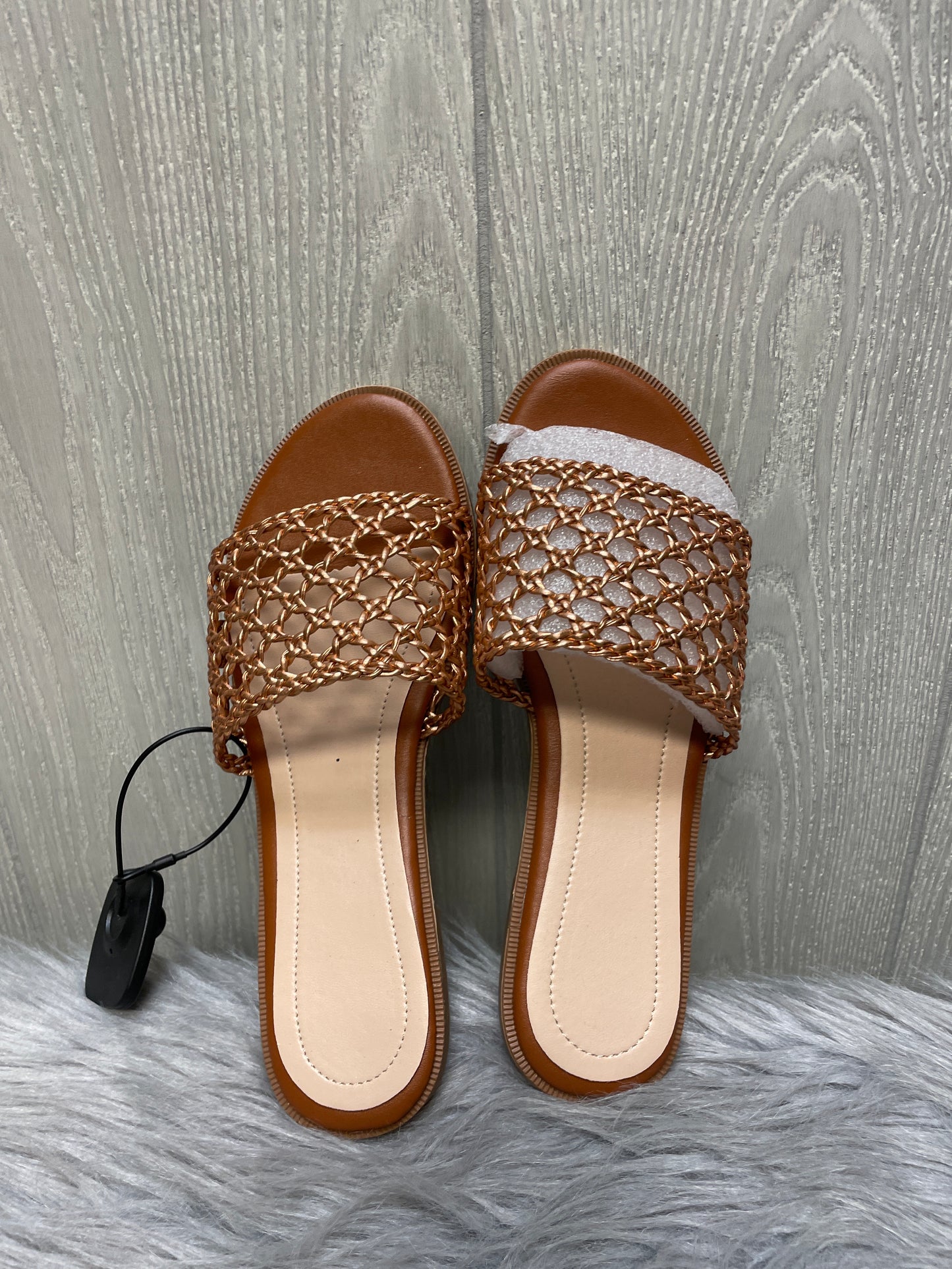 Sandals Flats By Clothes Mentor In Rose Gold, Size: 7