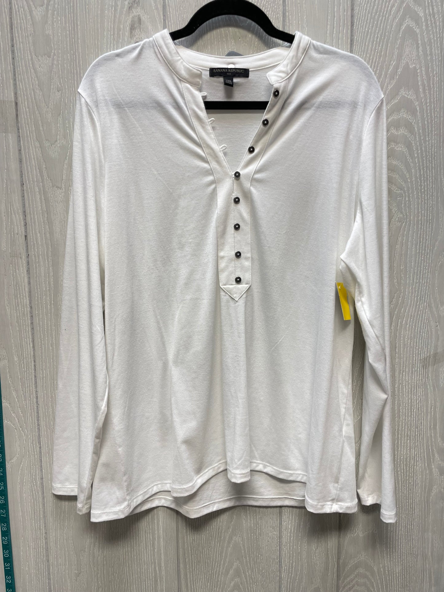 Top Long Sleeve By Banana Republic In White, Size: 1x