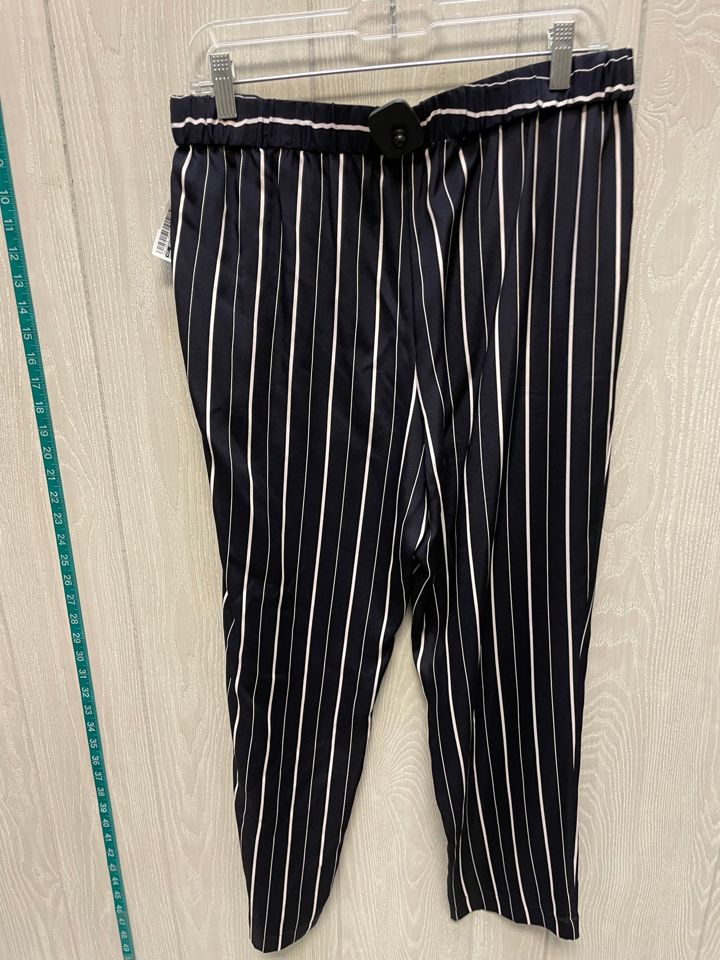 Pants Luxury Designer By St. John In Striped Pattern, Size: 8