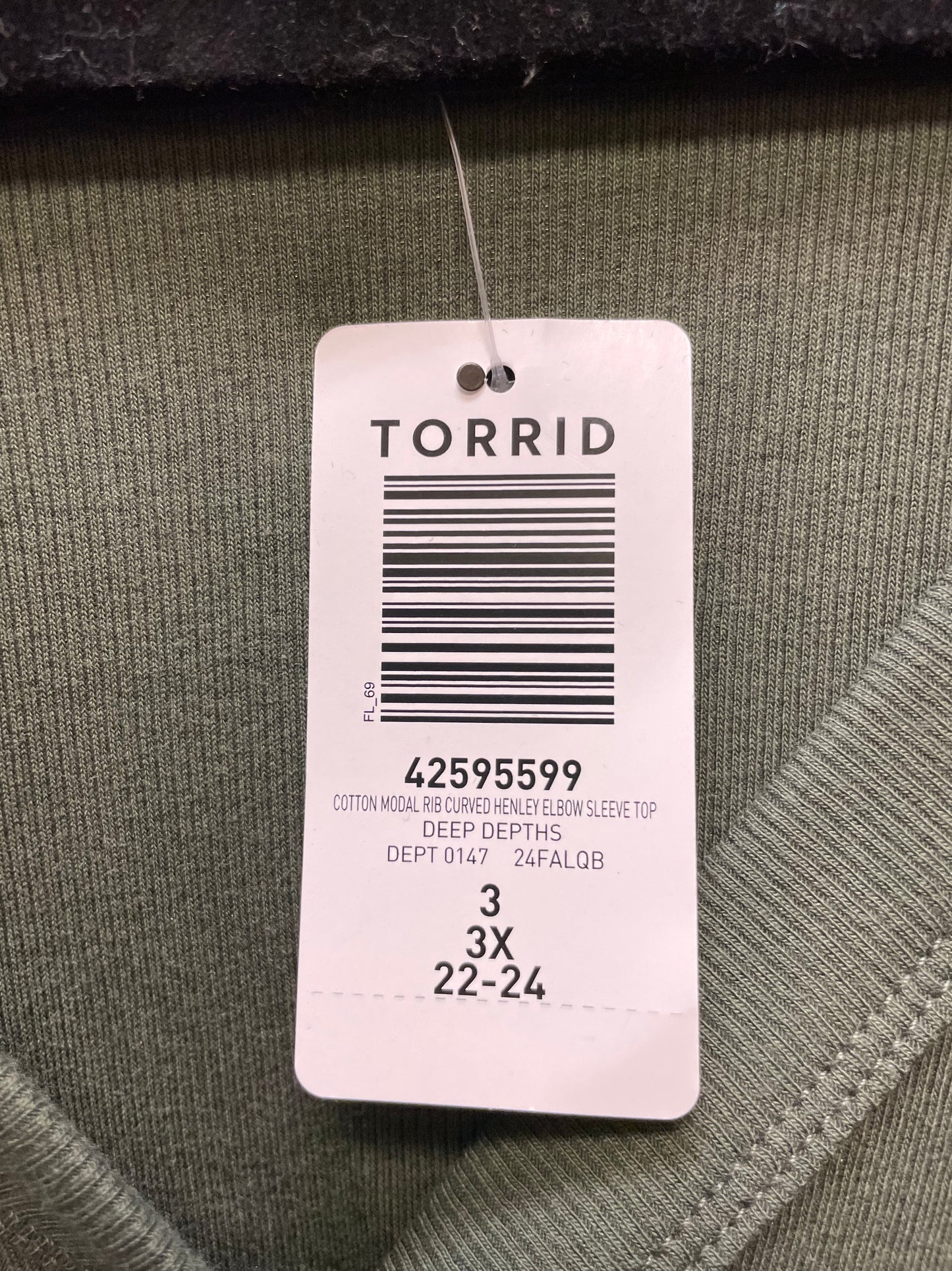 Top Short Sleeve By Torrid In Green, Size: 3x