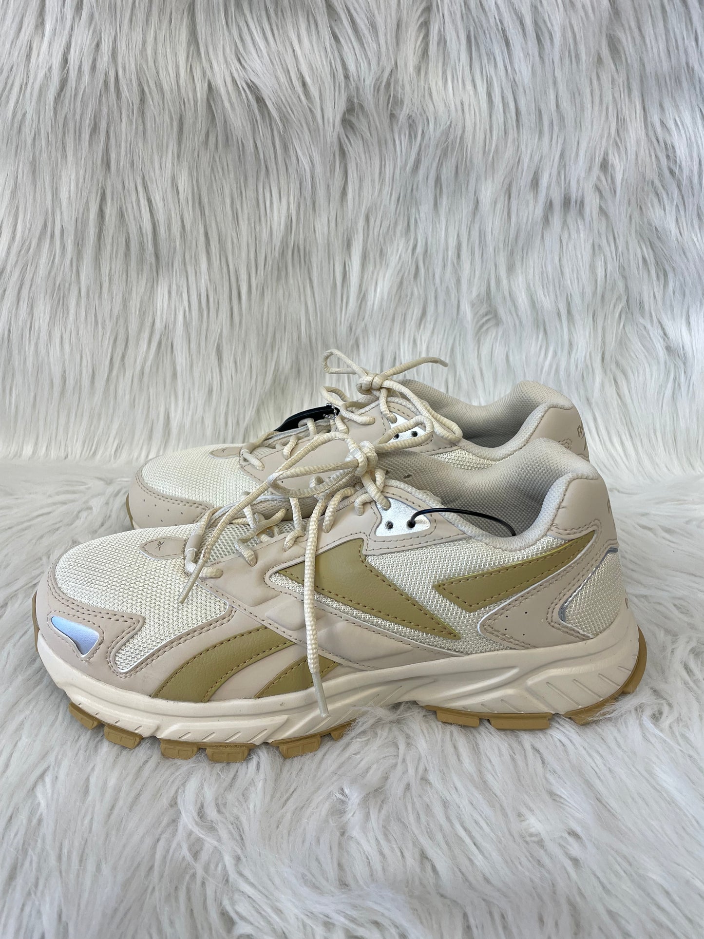 Shoes Sneakers By Reebok In Cream, Size: 10.5