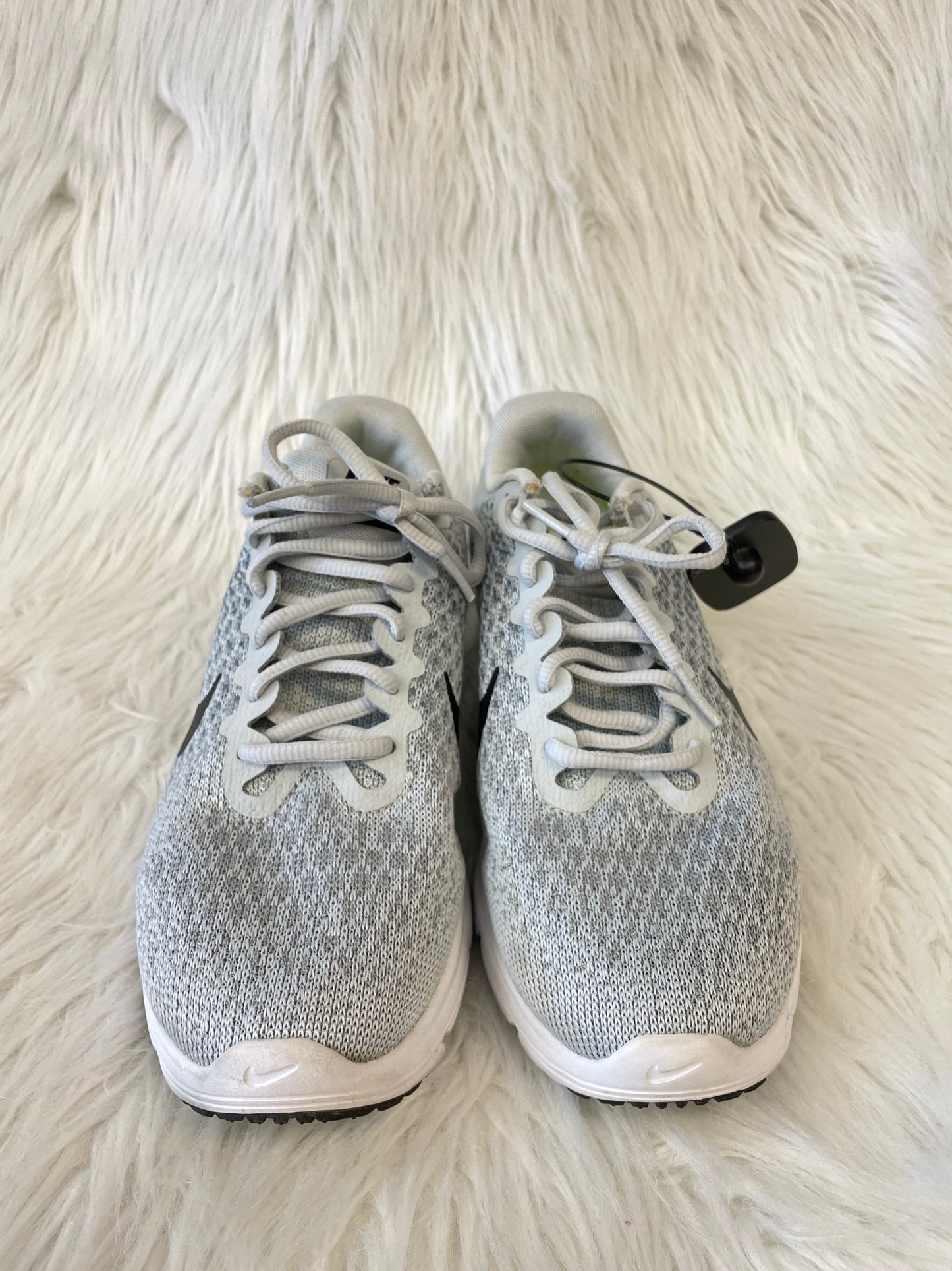 Shoes Athletic By Nike In Grey, Size: 8.5