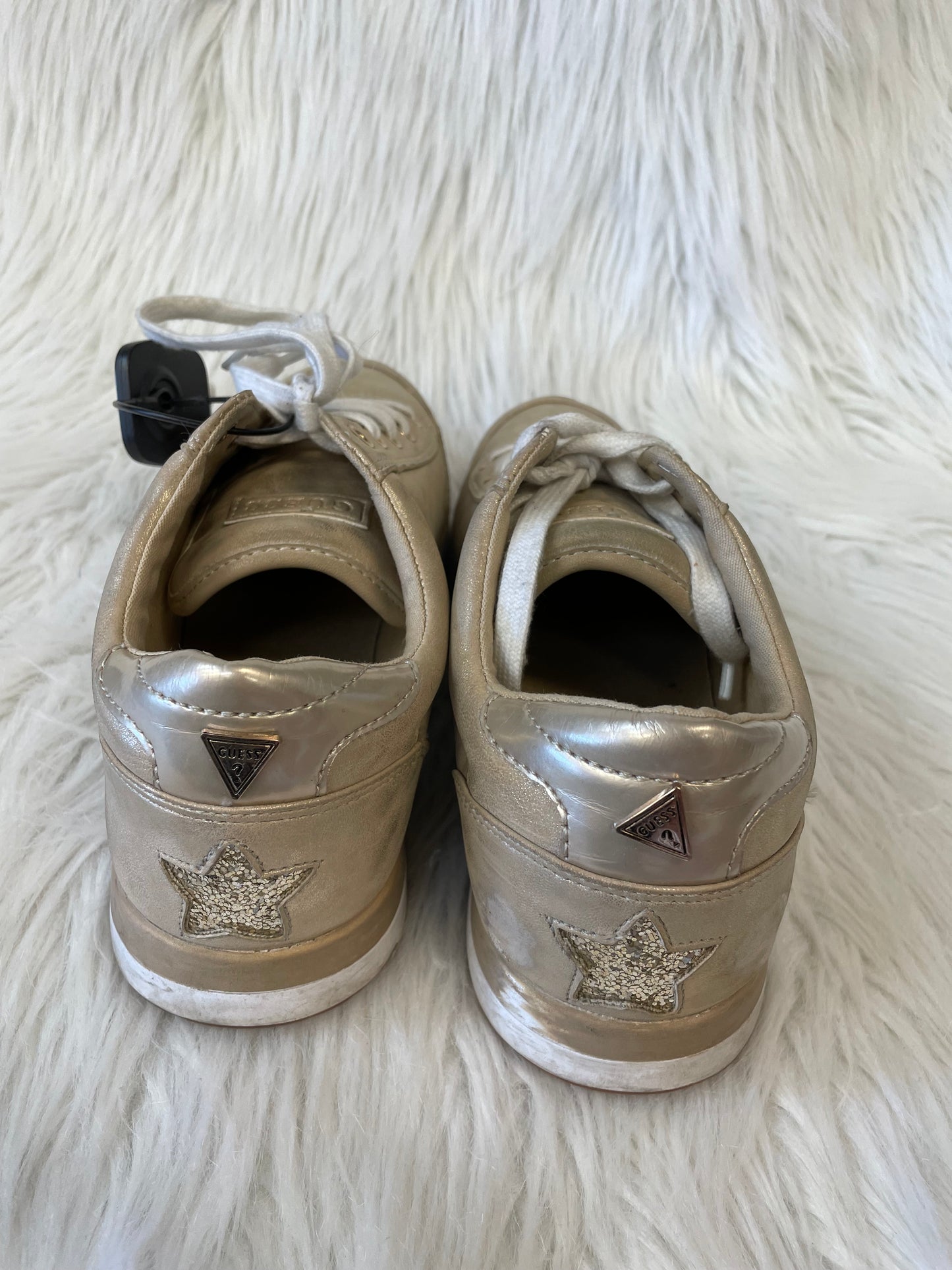 Shoes Sneakers By Guess In Gold, Size: 8.5