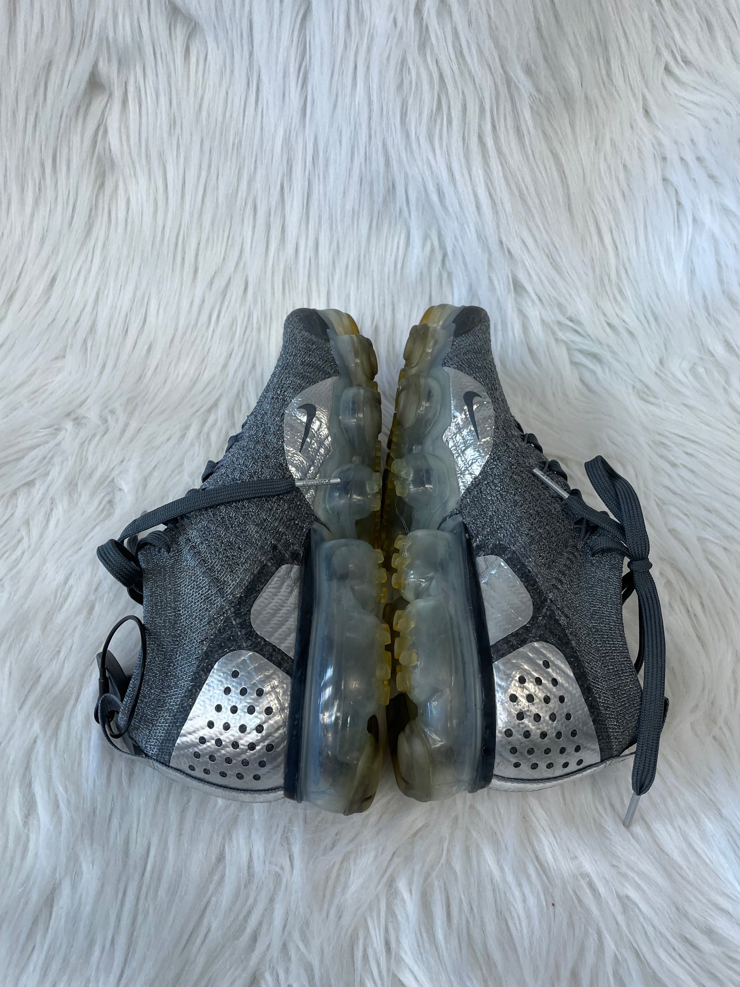 Shoes Sneakers By Nike In Grey, Size: 7