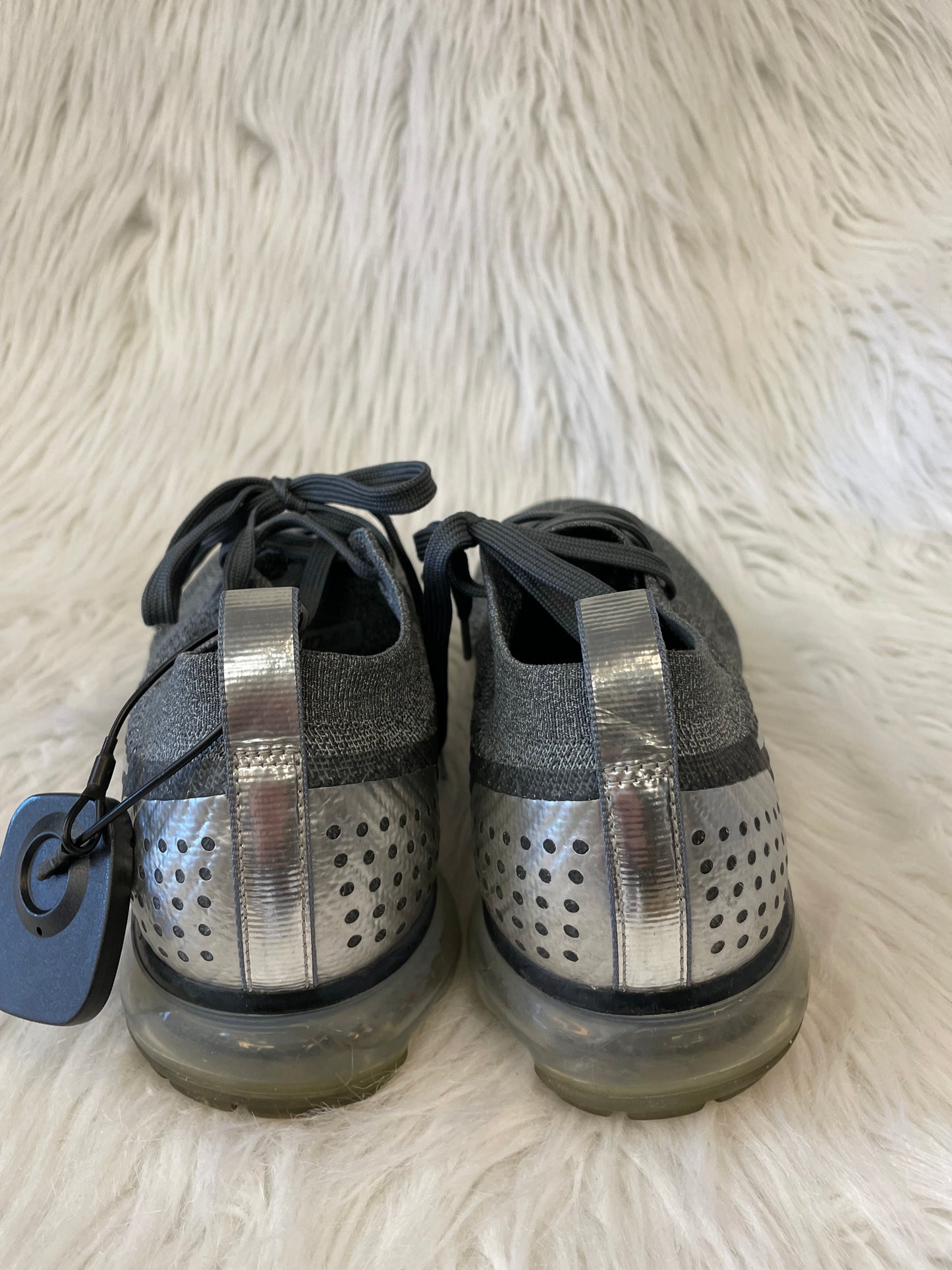 Shoes Sneakers By Nike In Grey, Size: 7