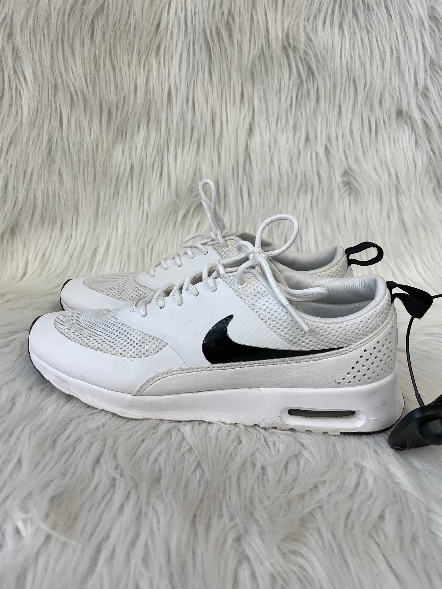 Shoes Athletic By Nike In White, Size: 9