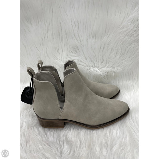 Boots Ankle Flats By Serra In Grey, Size: 7