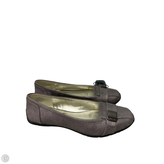 Shoes Flats By Anne Klein In Grey, Size: 7