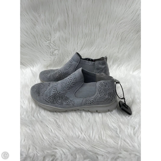 Shoes Sneakers By Skechers In Grey, Size: 9