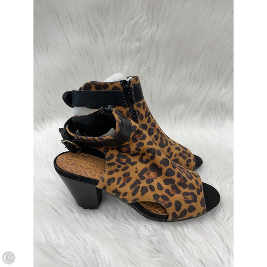 Shoes Heels Block By Bare Traps In Animal Print, Size: 7.5