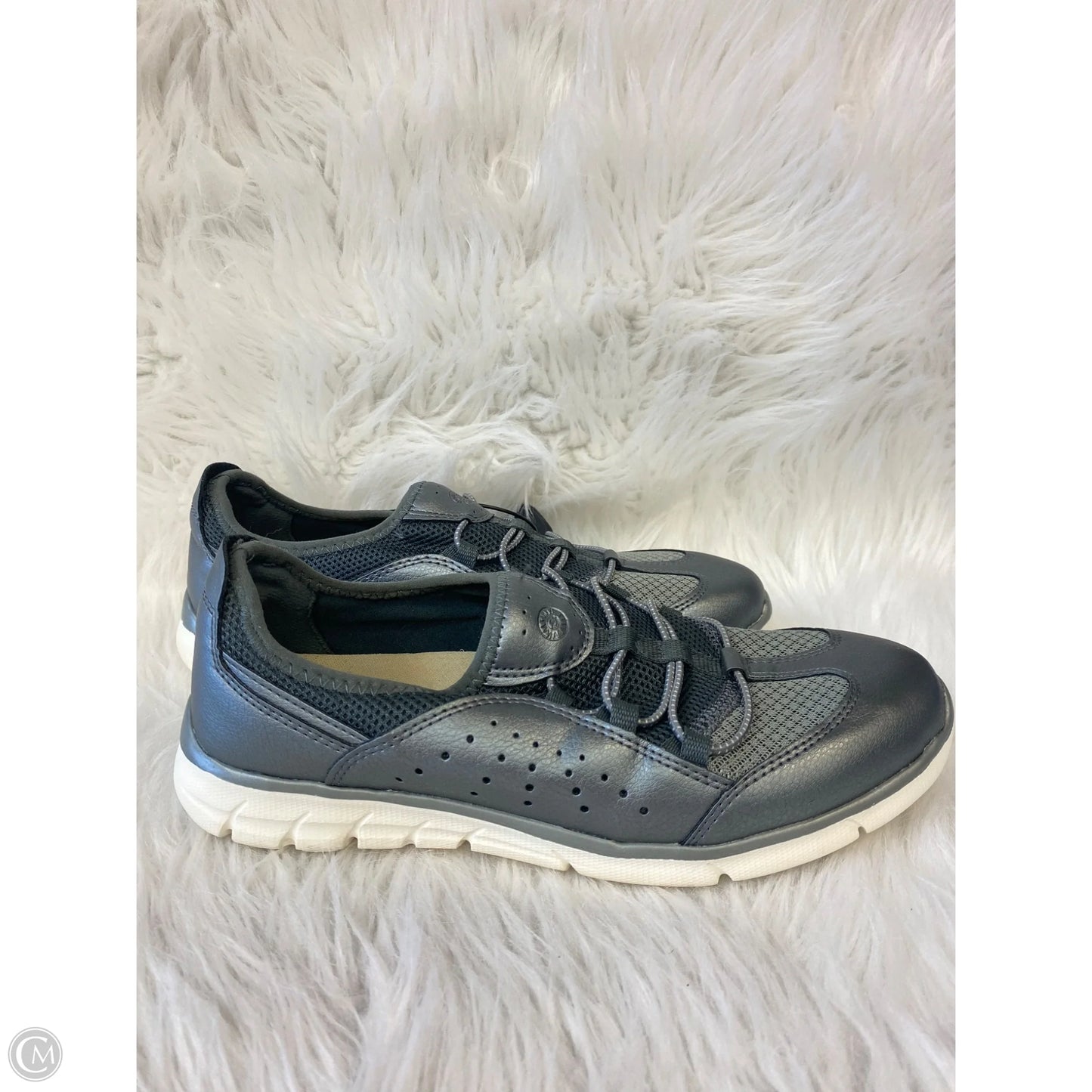 Shoes Sneakers By Clothes Mentor In Silver, Size: 9