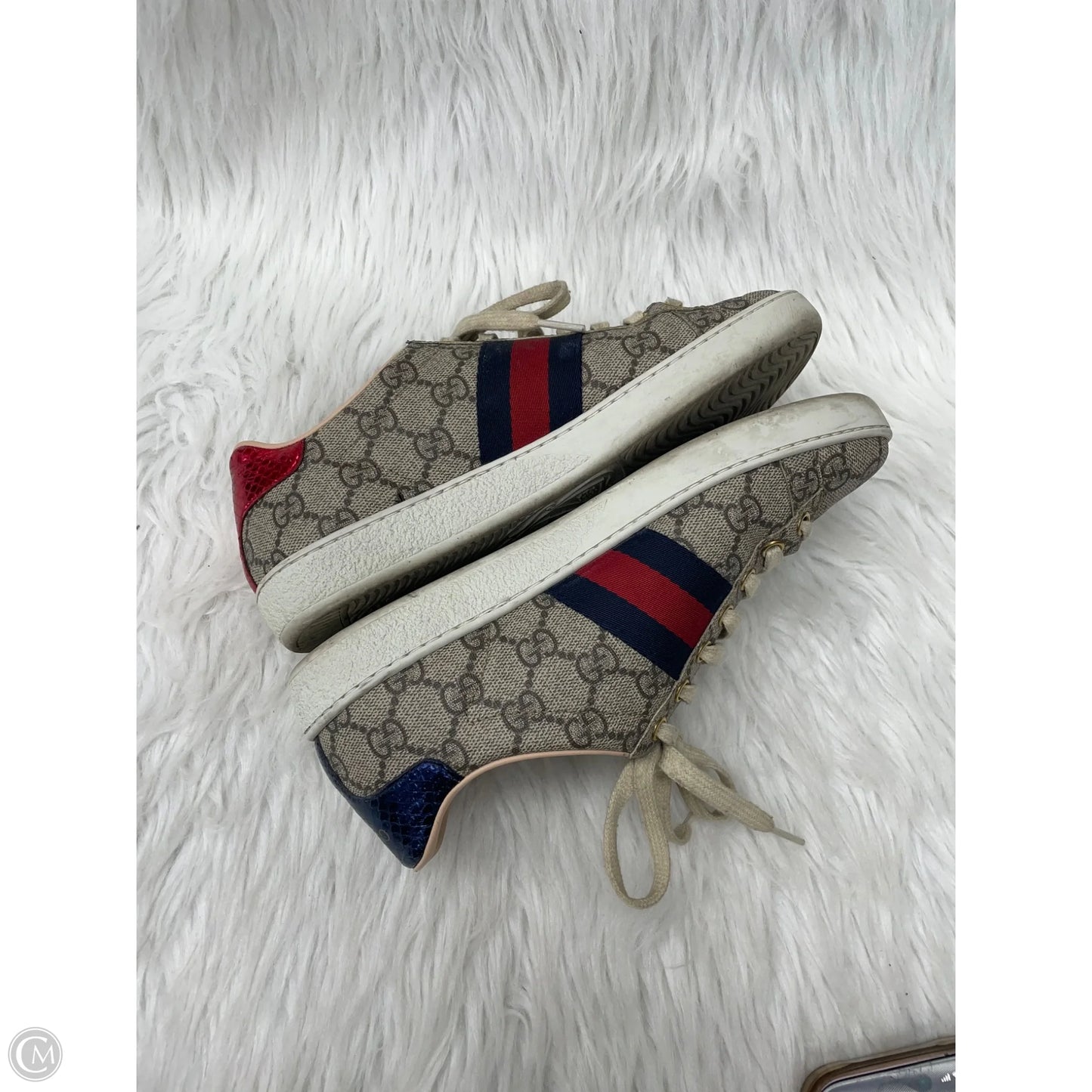 Shoes Luxury Designer By Gucci In Beige, Size: 7