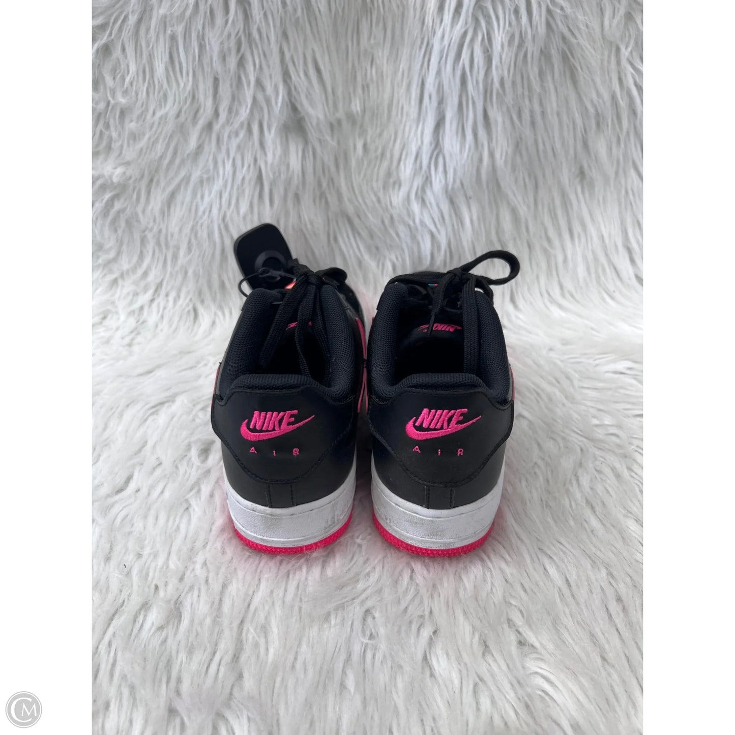 Shoes Sneakers By Nike In Black & Pink, Size: 8