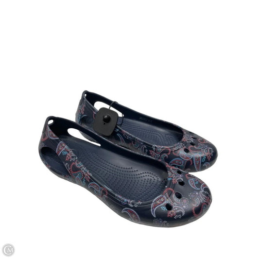 Shoes Flats By Crocs In Paisley Print, Size: 10