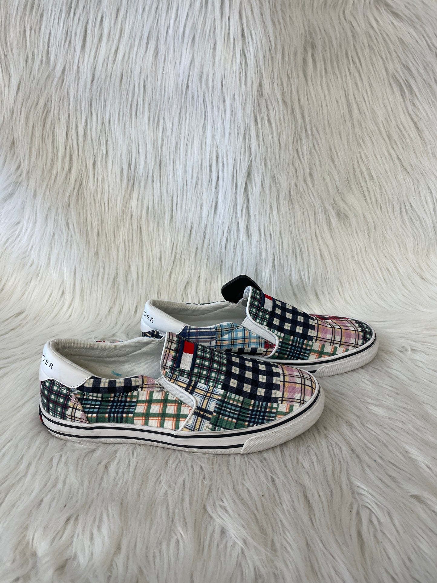 Shoes Sneakers By Tommy Hilfiger In Plaid Pattern, Size: 7.5