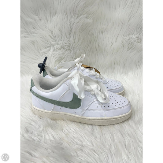 Shoes Sneakers By Nike In Green & White, Size: 6.5