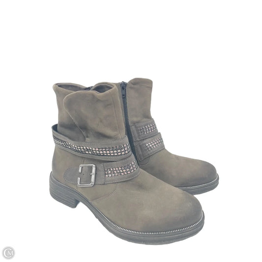 Boots Ankle Heels By Cmb In Taupe, Size: 6.5