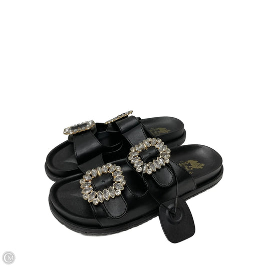 Sandals Flats By Clothes Mentor In Black & Gold, Size: 7