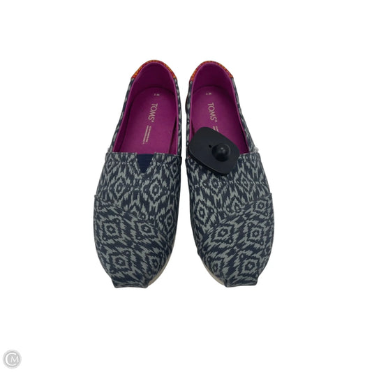 Shoes Flats By Toms In Grey, Size: 7