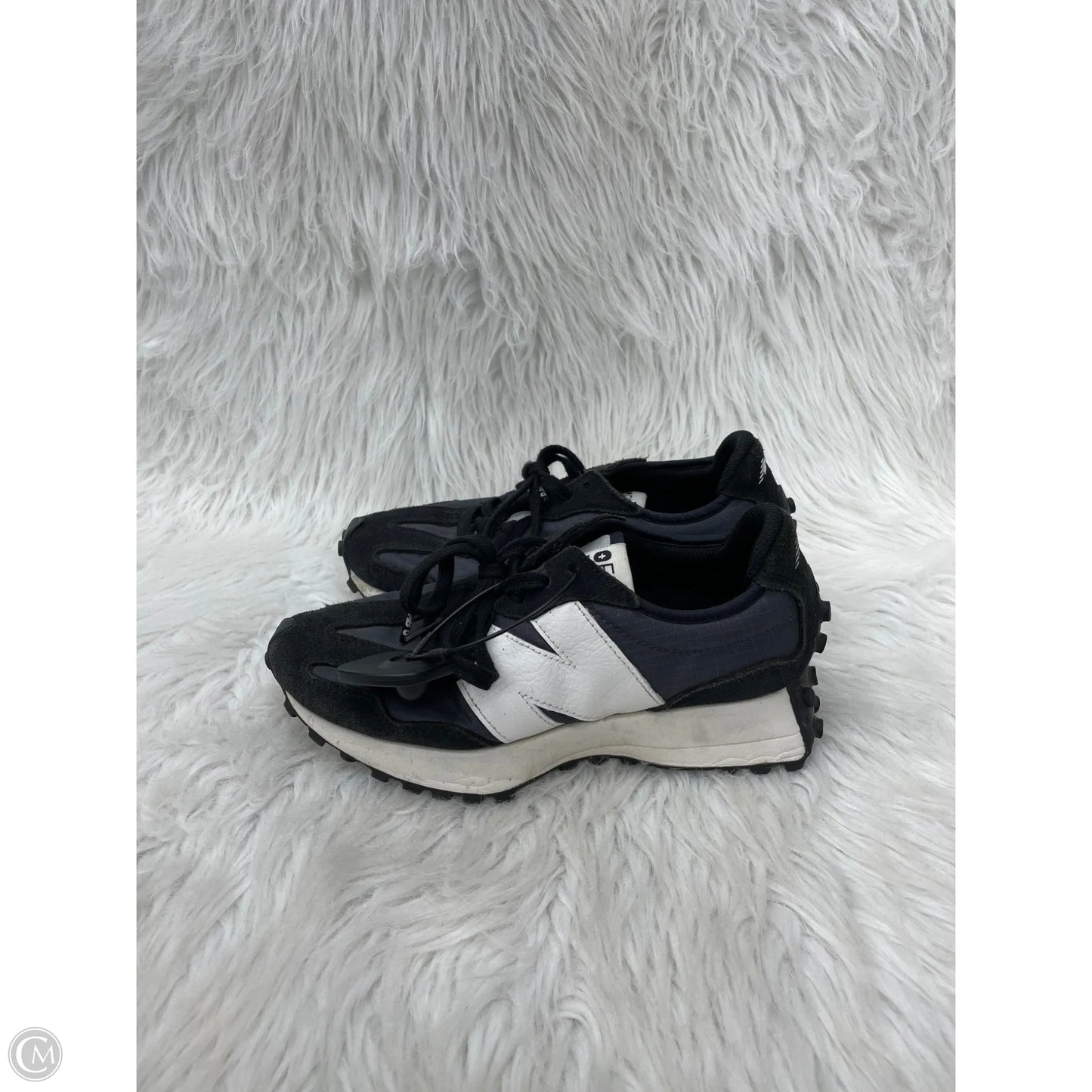 Shoes Athletic By New Balance In Black & White, Size: 6