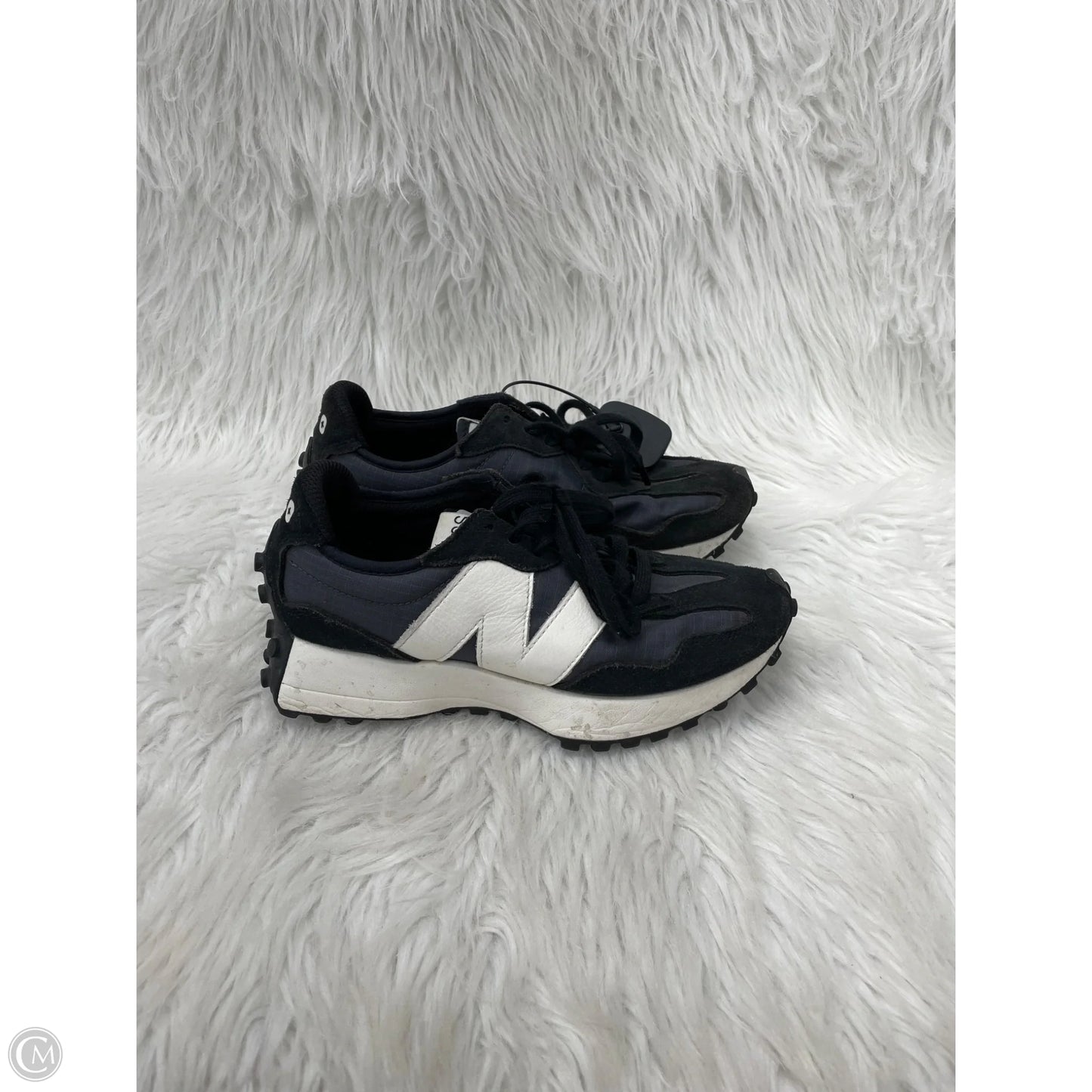 Shoes Athletic By New Balance In Black & White, Size: 6